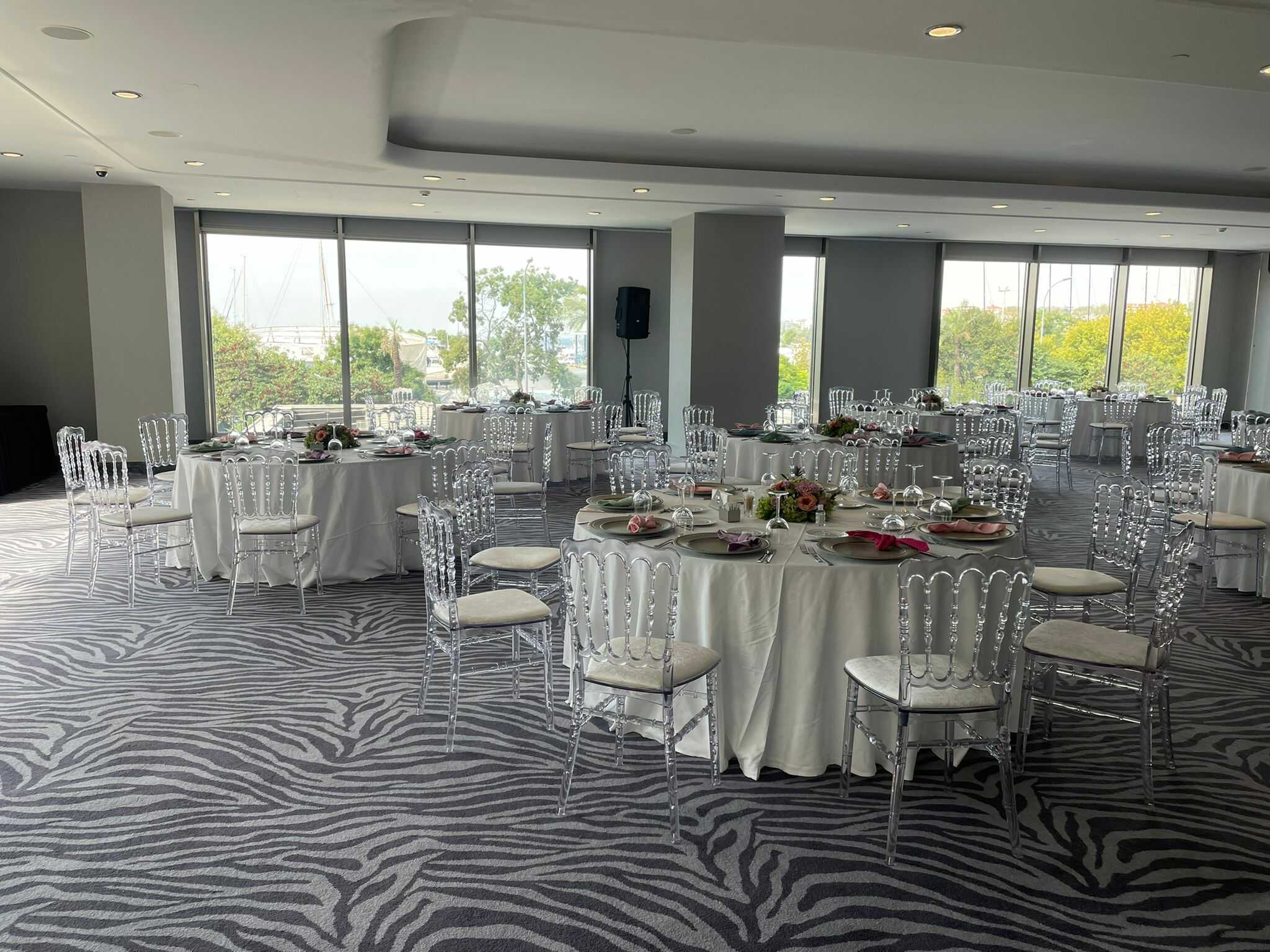 pleksi sandalye kiralama